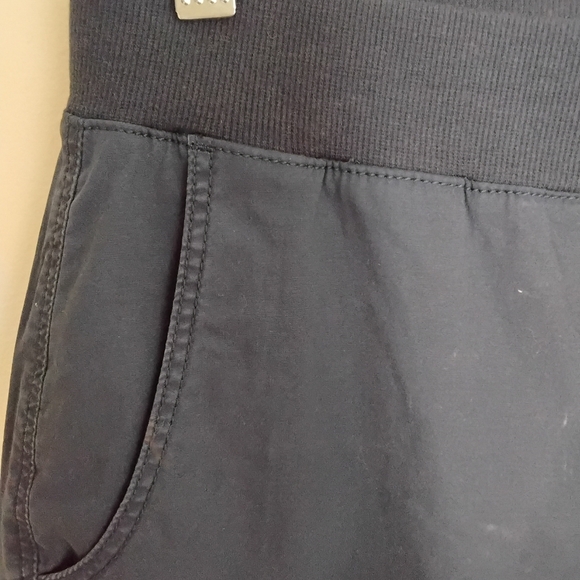 Chico's Women's O US 4 Navy Pull-on Eyelet Cutout Lace Hem Pockets Crop Pant - Picture 6 of 8